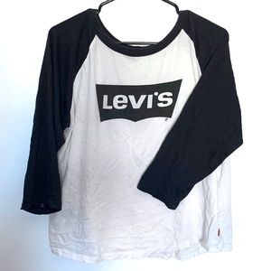 Classic Levi’s baseball tee